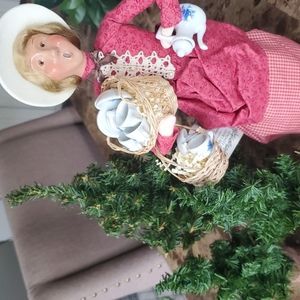 Byers' Choice Cries of London Signed Caroler